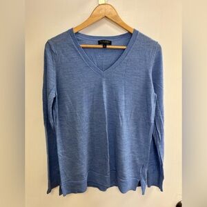 Banana Republic v neck pullover merino sz L